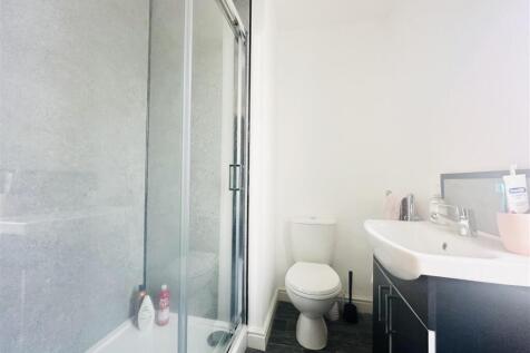 En suite to bedroom 1