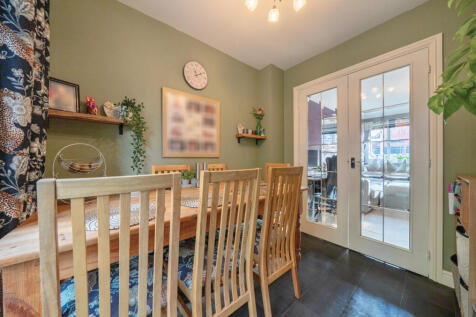 -691d9916976a3-l-1381149-14-691cd43308086