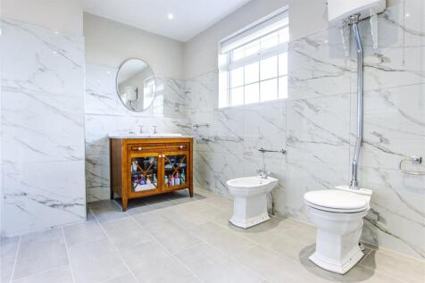 Family Bathroom 2