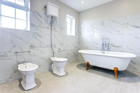 Family Bathroom 3