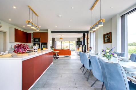 Kitchen/Dining