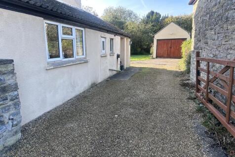 Drive/ Garage