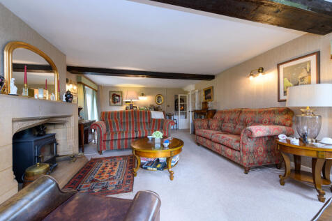 Triple aspect sitting room