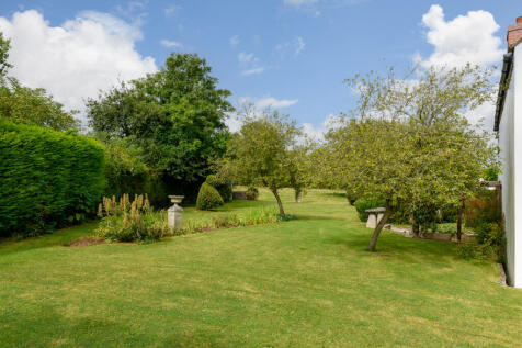 Garden to the south to the paddock