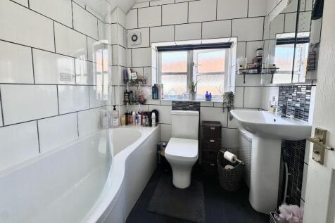 Family Bathroom 2