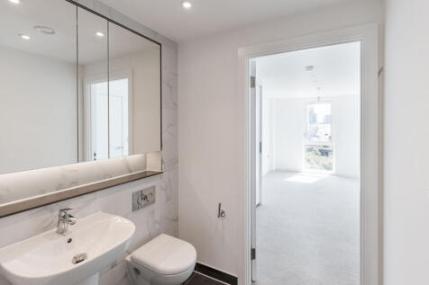 Mirrored cupboard