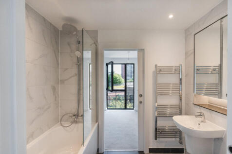 Jack &amp; Jill Bathroom