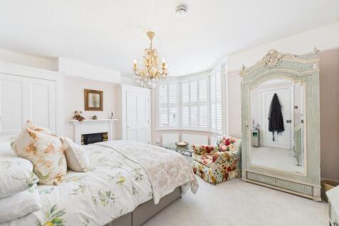 Bedroom 1 (2)
