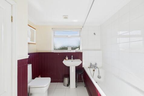 First floor bathr...