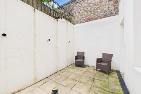Courtyard garden