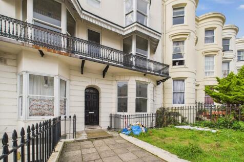 CAM04693G0-PR0030...