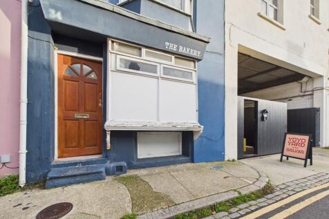 CAM04693G0-PR0031...