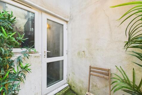 CAM04693G0-PR0031...