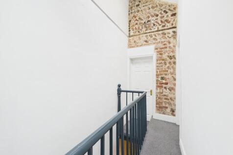 CAM04693G0-PR0031...