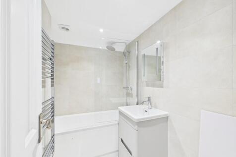 CAM04693G0-PR0032...