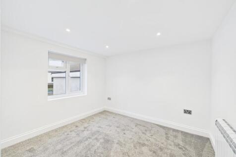 CAM04693G0-PR0032...