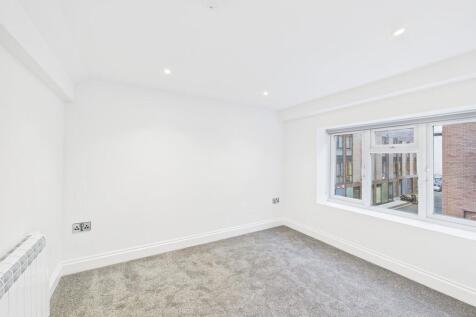 CAM04693G0-PR0032...