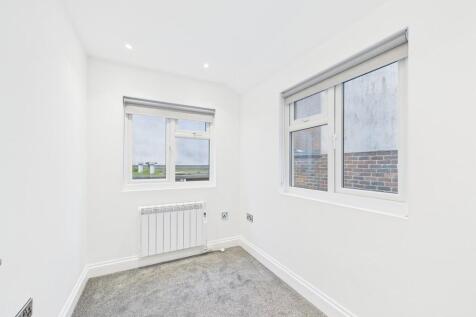 CAM04693G0-PR0032...