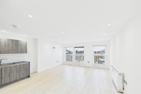 CAM04693G0-PR0036...