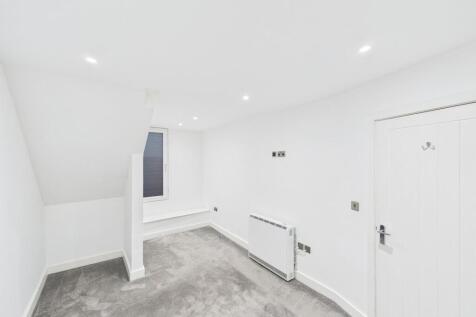 CAM04693G0-PR0037...