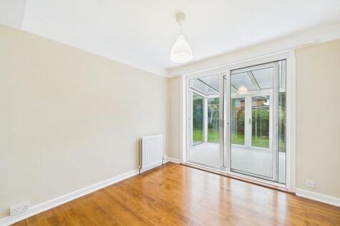 Dining room or be...