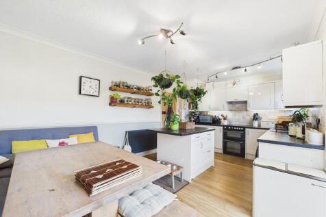 CAM04693G0-PR0045...