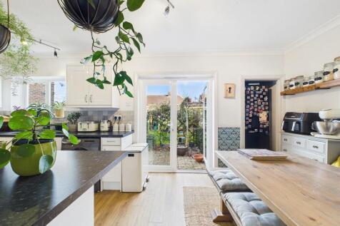 CAM04693G0-PR0045...