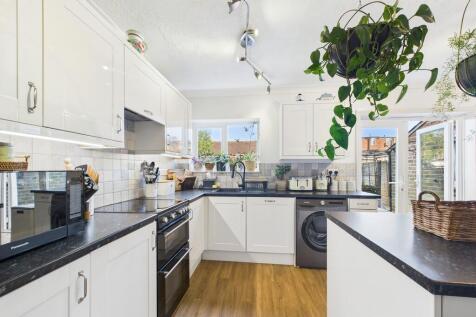 CAM04693G0-PR0045...