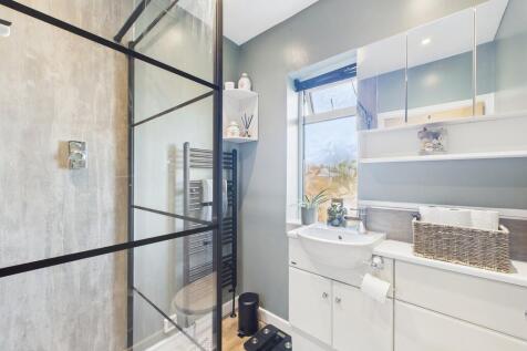 CAM04693G0-PR0045...