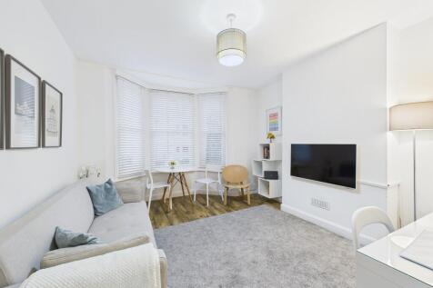 CAM04693G0-PR0055...