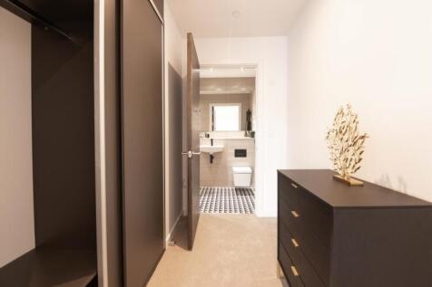 3 Bed Show Apartm...