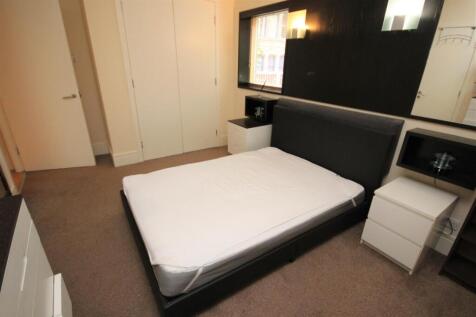 Main Bedroom (2)