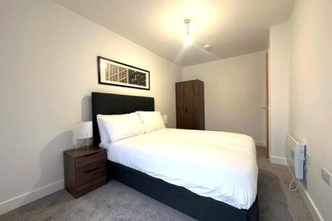 Bedroom 2 (Wardrobe)