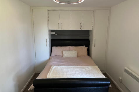 Bedroom Photo 2
