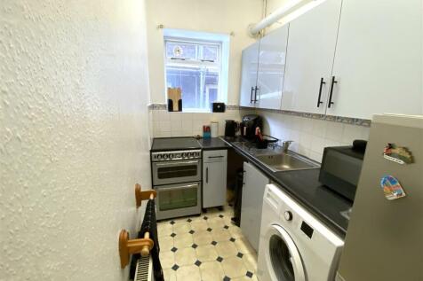 Kitchen 2.jpg