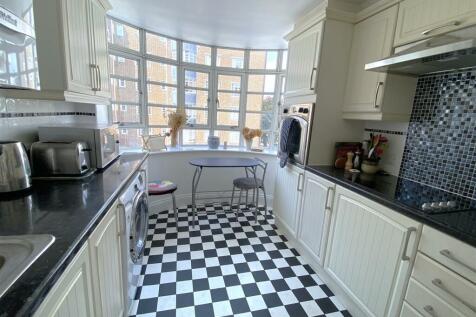 Kitchen 2.jpg