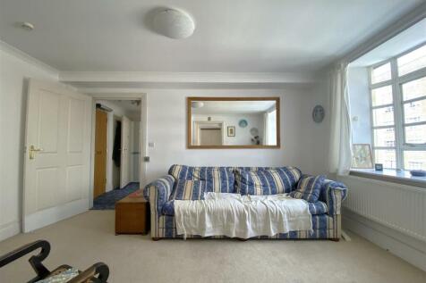 Living Room 2.jpg