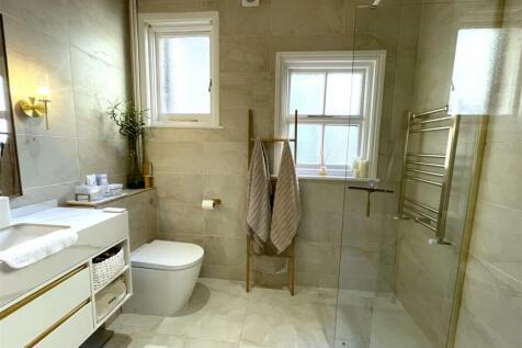 1 Shower Room.jpg