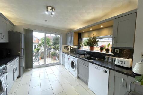 1 Kitchen 2.jpg
