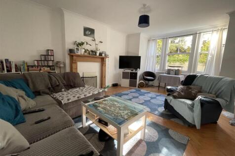 Living room 1.jpg