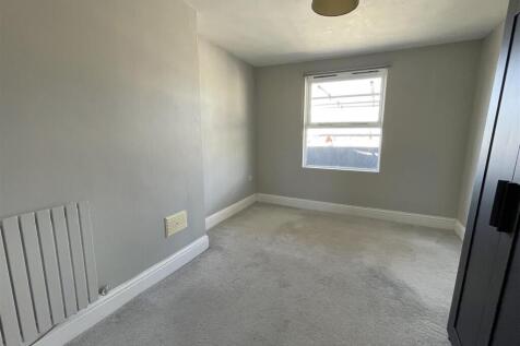 Bedroom 1.jpg