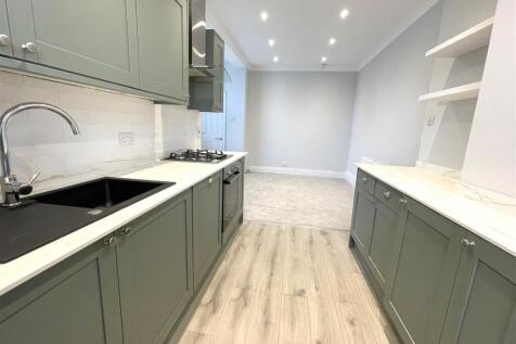 Kitchen 2.jpg