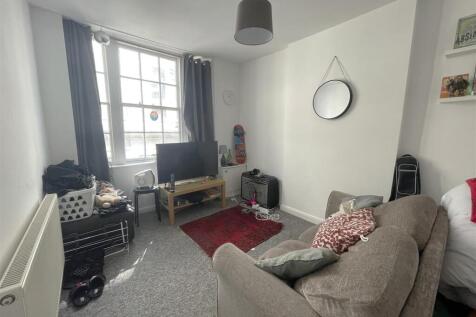 Living Room 2.jpg