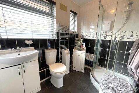 Shower Room.jpg