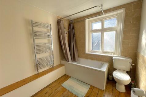 Bathroom 1.jpg