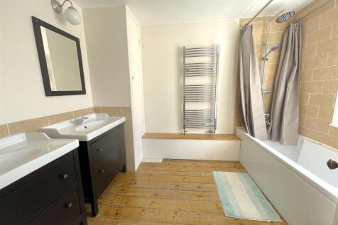 Bathroom 2.jpg