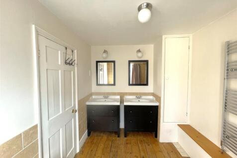 Bathroom 3.jpg