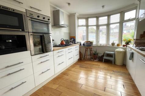 Kitchen 2.jpg
