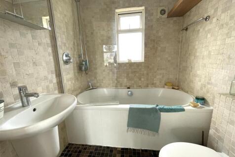 Bathroom.jpg