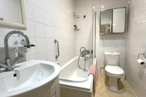 Bathroom.jpg